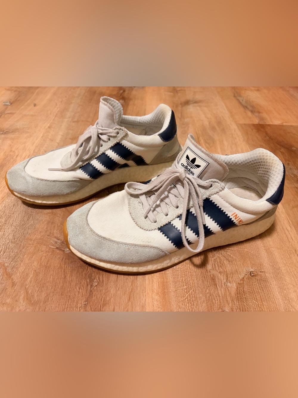 adidas Men’s Iniki runner White & Navy Sneakers size 9.5